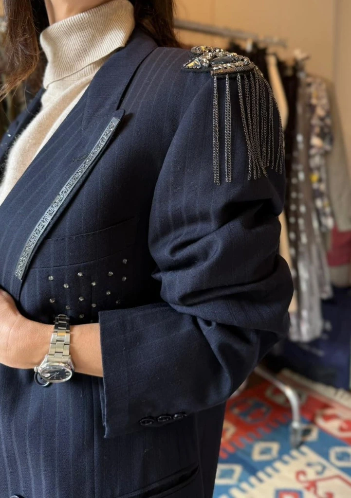 GEI8BUGN-O PARTICULAR 2.webp