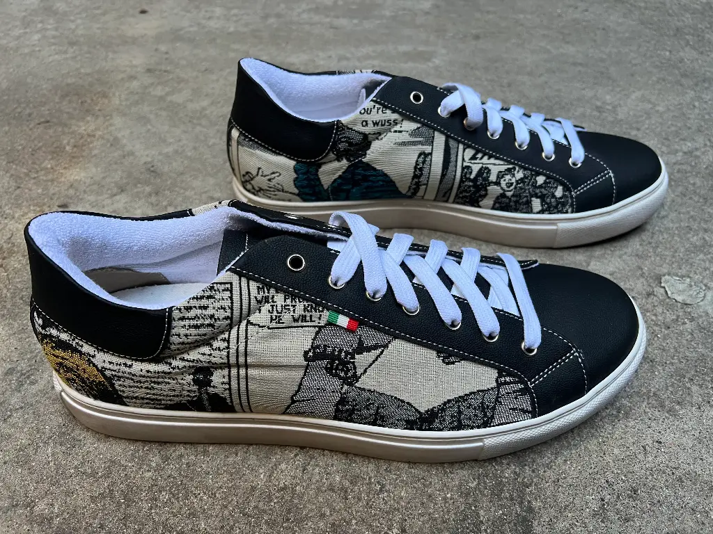 [44CBE45] Comic Sneaker Black Ecru