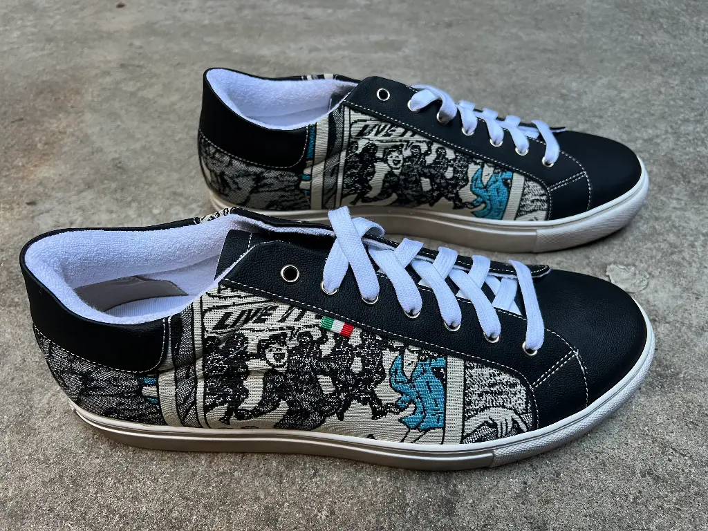 [47CBE46] Comic Sneaker Black Ecru