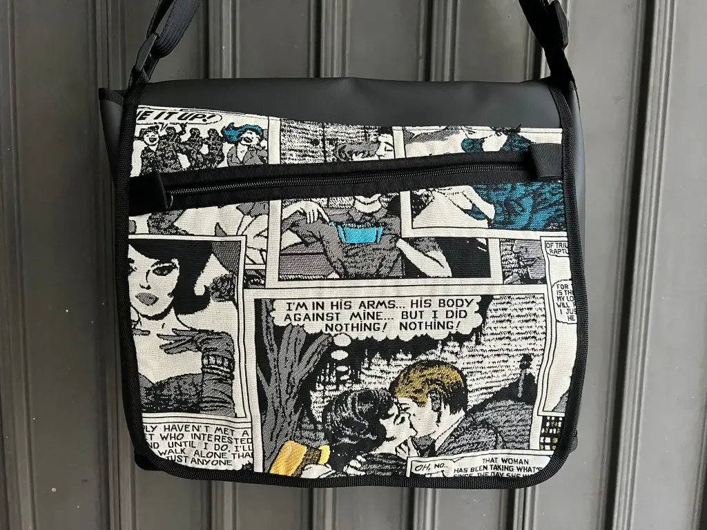 Postal Bag Comic Ecru 1