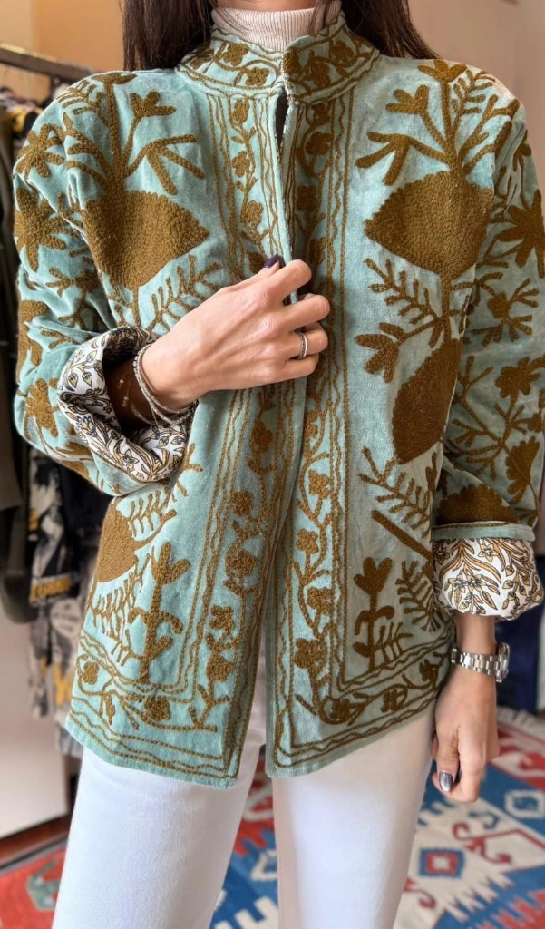 [GEI10GRVS-R] Giacca Ricamata velluto salvia