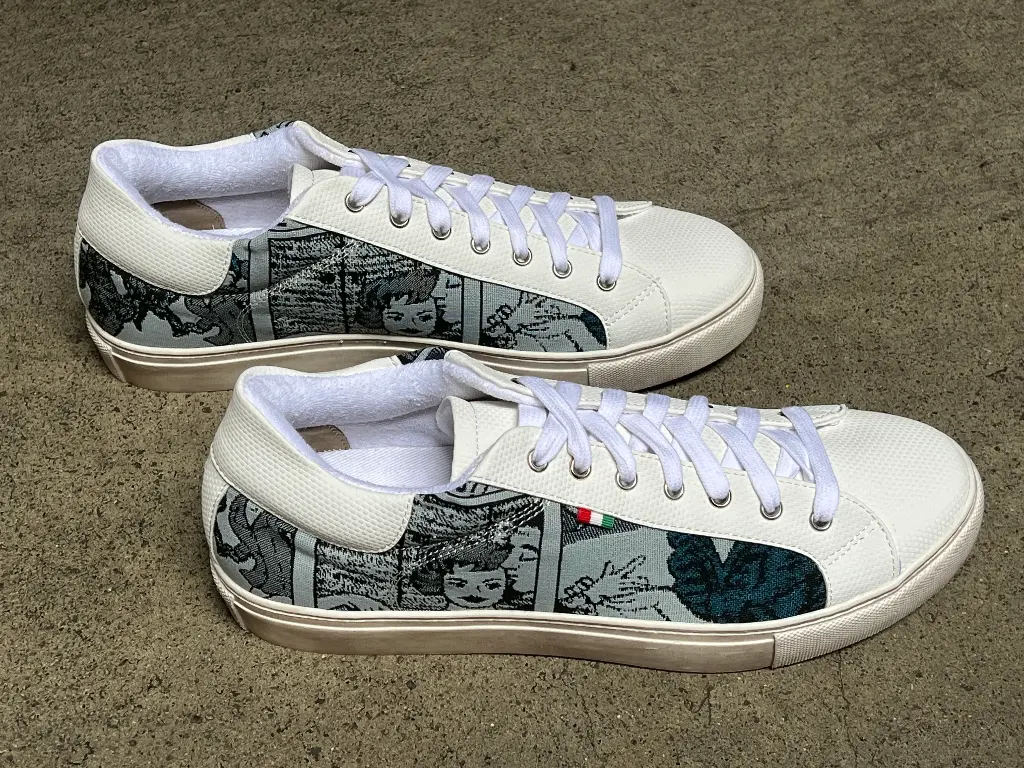 [9CWJ44] Comics Sneaker White Jeans