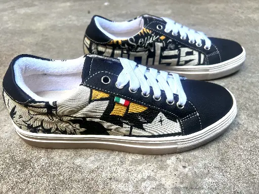 [39MBE38] Manga Sneaker Black Ecru