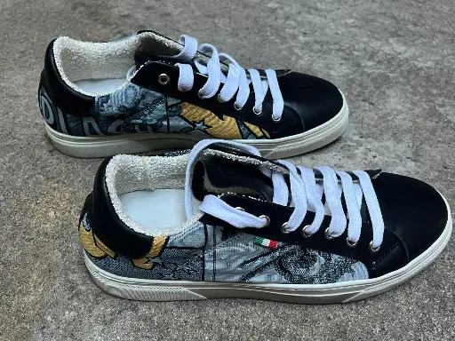 [31WBJ40] WoW Sneaker Black Jeans